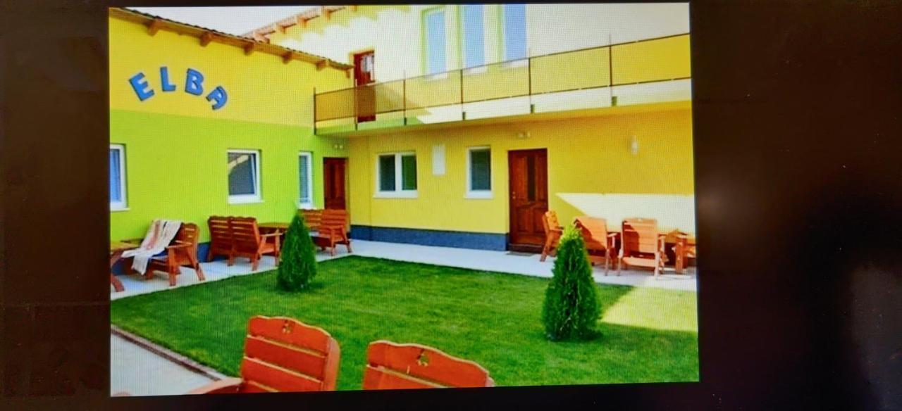Apartmany Elba Veľký Meder Exteriör bild
